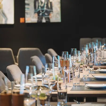 Hotel Im Zentrum Fuer Visionen 4*