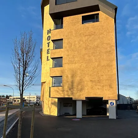 Im Zentrum Fuer Visionen Puch bei Hallein